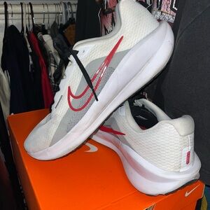 Nike running shoes white/red,good condition, slightly worn size 13, send offers🔥